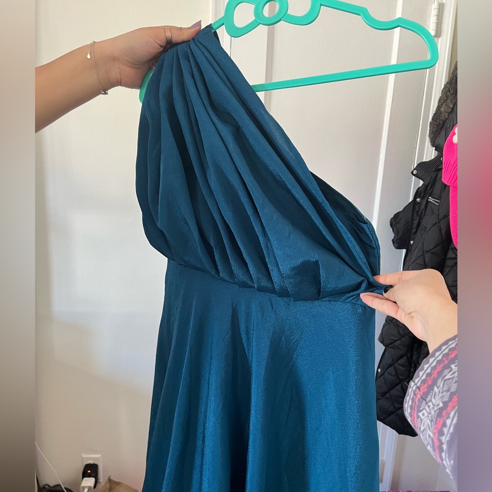 Gown - Picture 3 of 5
